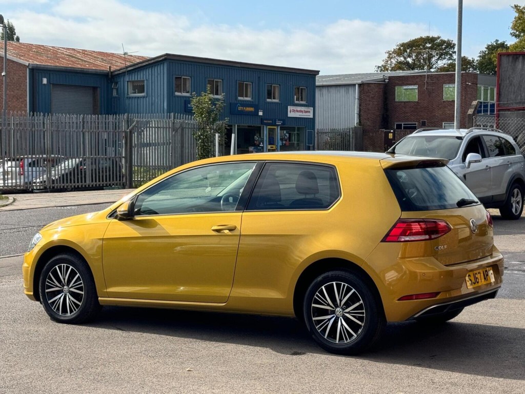 VOLKSWAGEN GOLF