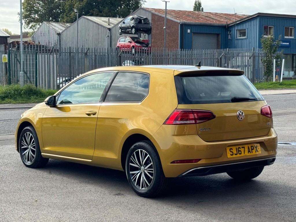 VOLKSWAGEN GOLF
