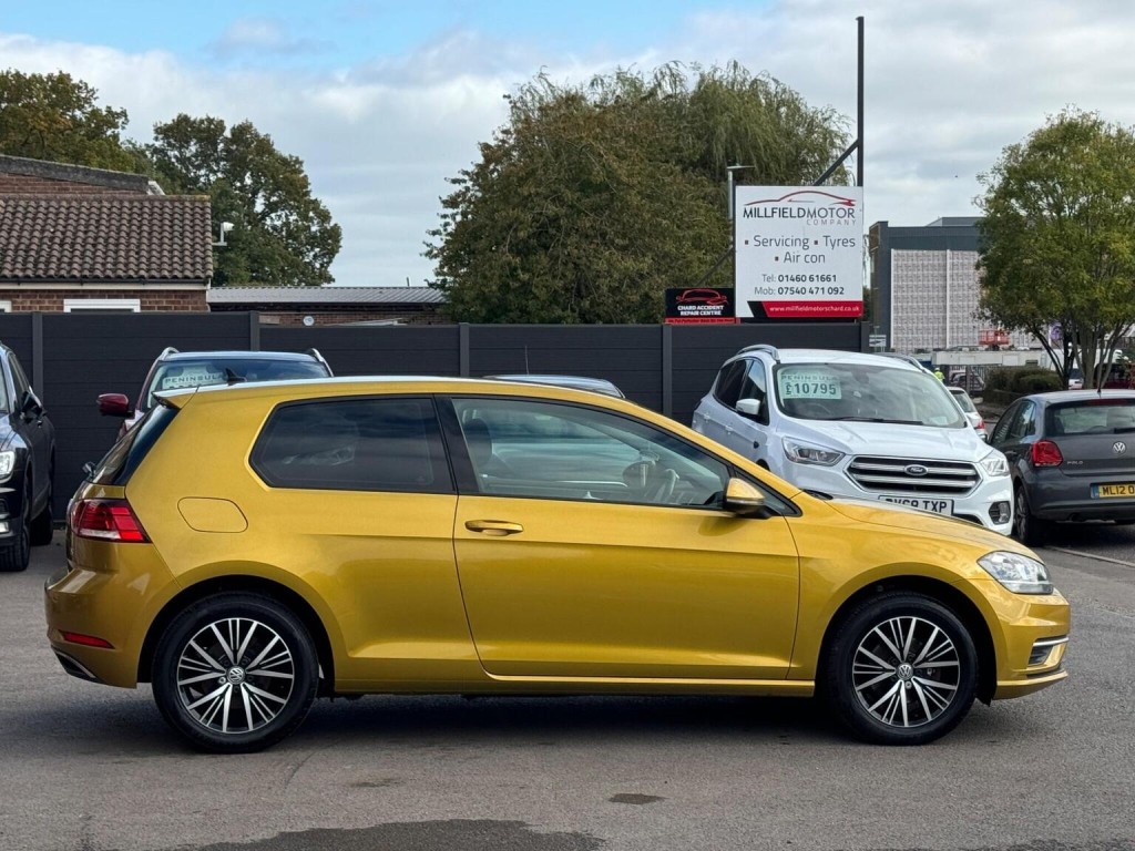 VOLKSWAGEN GOLF