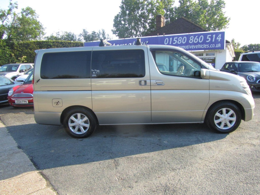 NISSAN ELGRAND