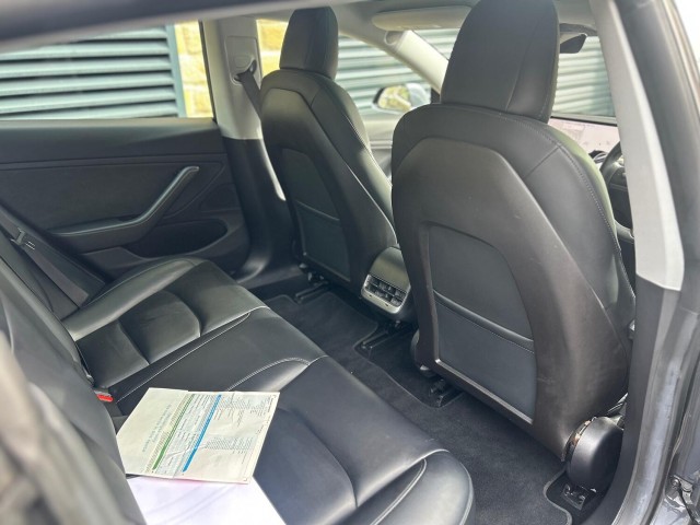 TESLA MODEL 3 Standard Range Plus