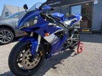 YAMAHA R1