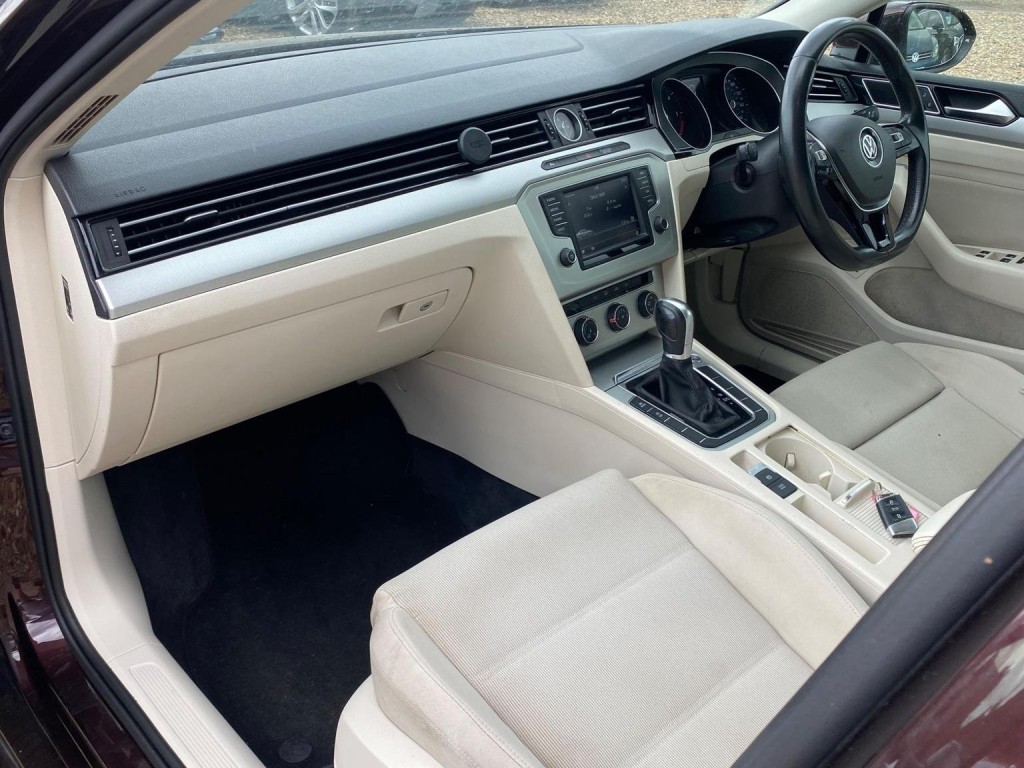 VOLKSWAGEN PASSAT