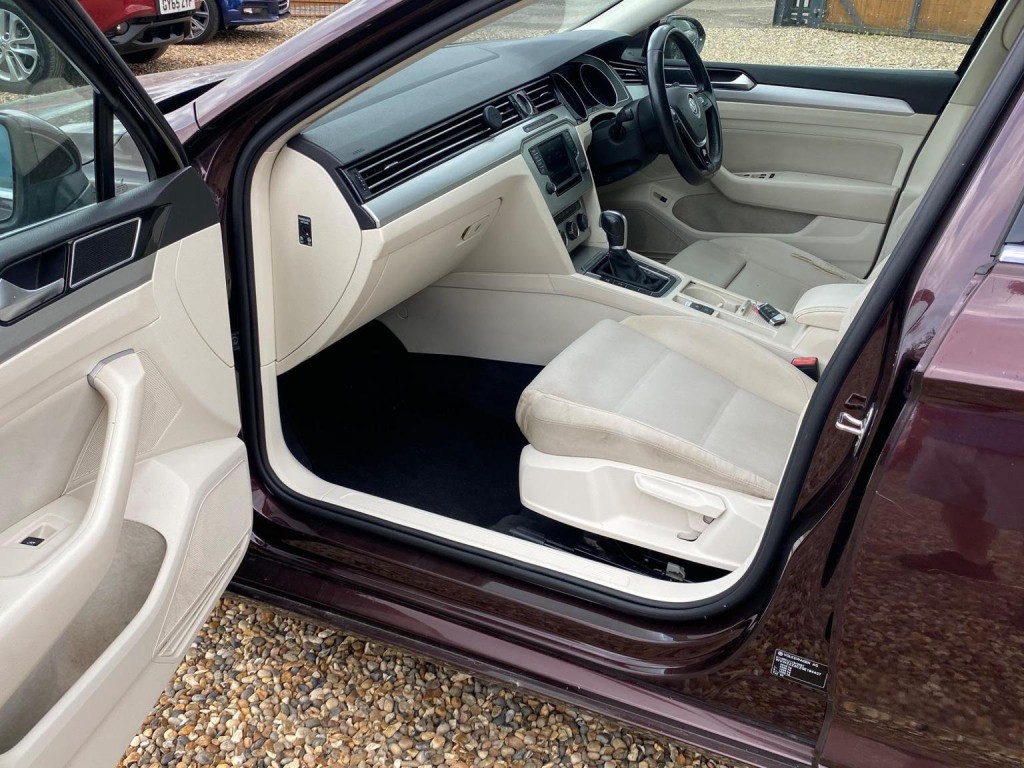 VOLKSWAGEN PASSAT
