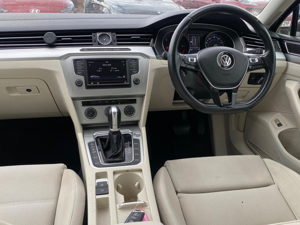 VOLKSWAGEN PASSAT