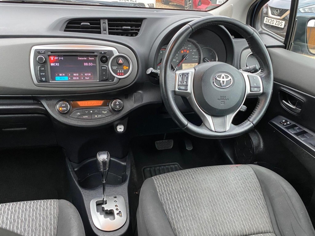 TOYOTA YARIS