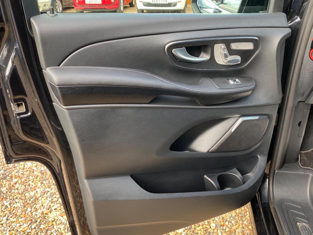 MERCEDES-BENZ V CLASS