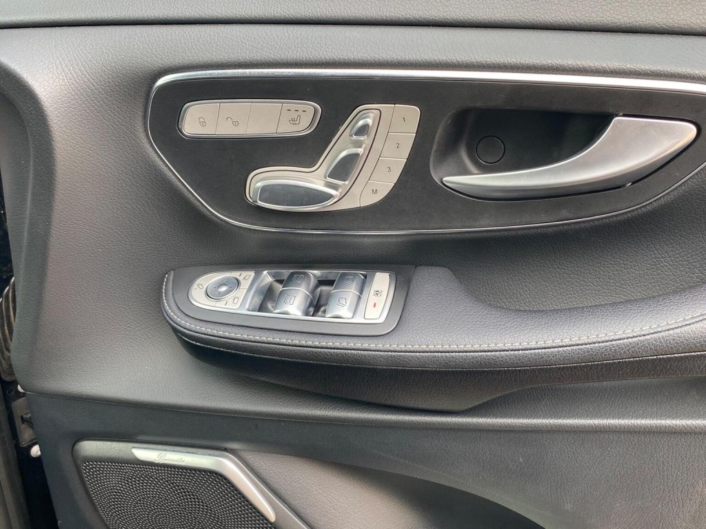 MERCEDES-BENZ V CLASS