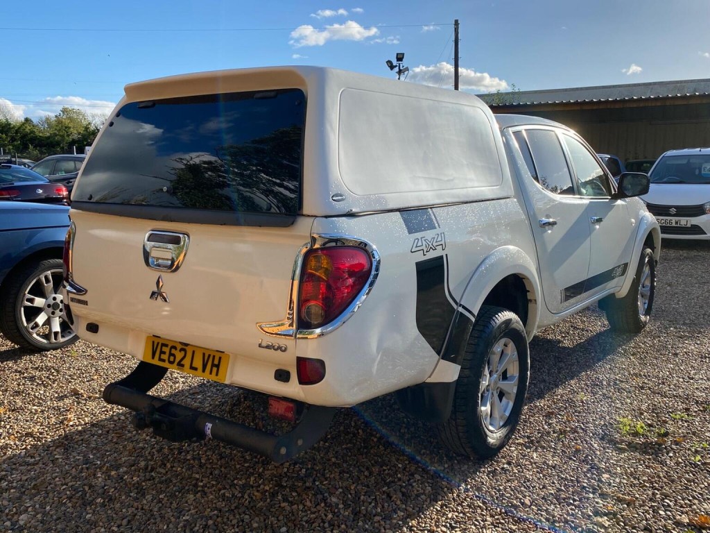 MITSUBISHI L200