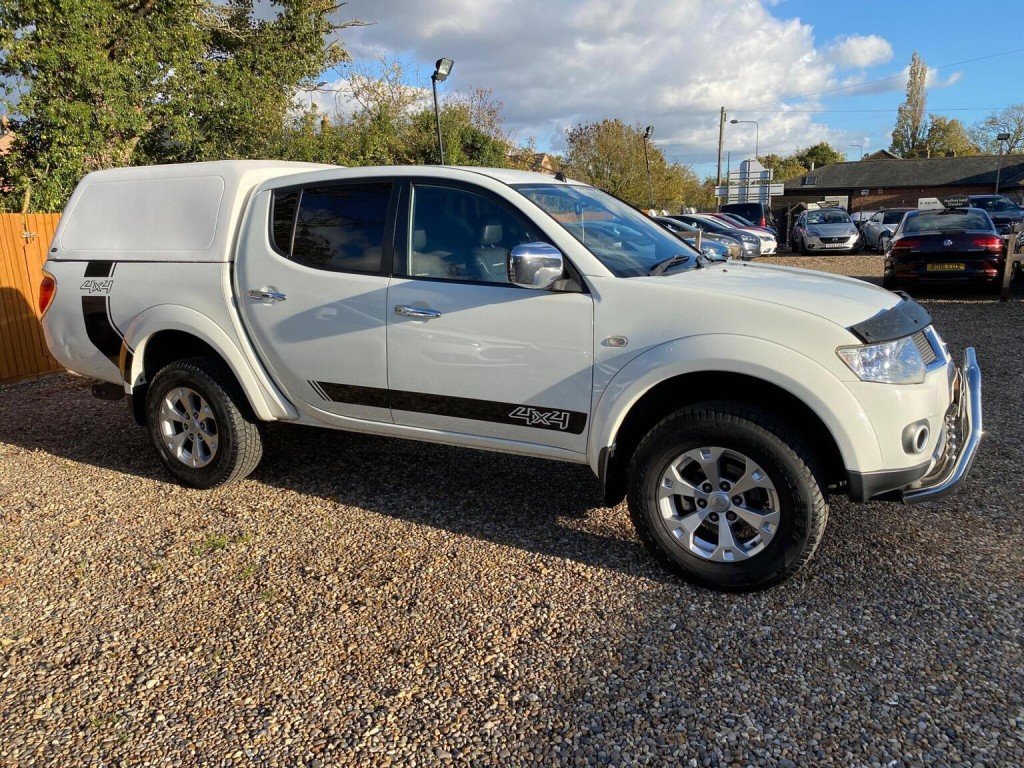 MITSUBISHI L200