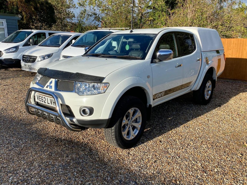 MITSUBISHI L200