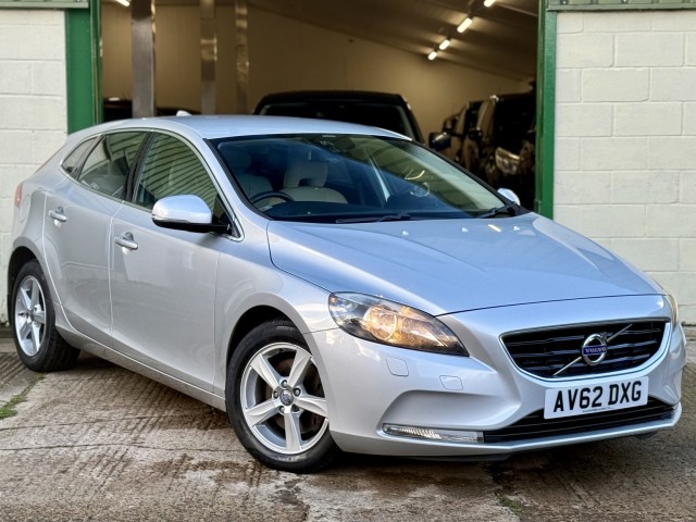 VOLVO V40 1.6 T3 SE