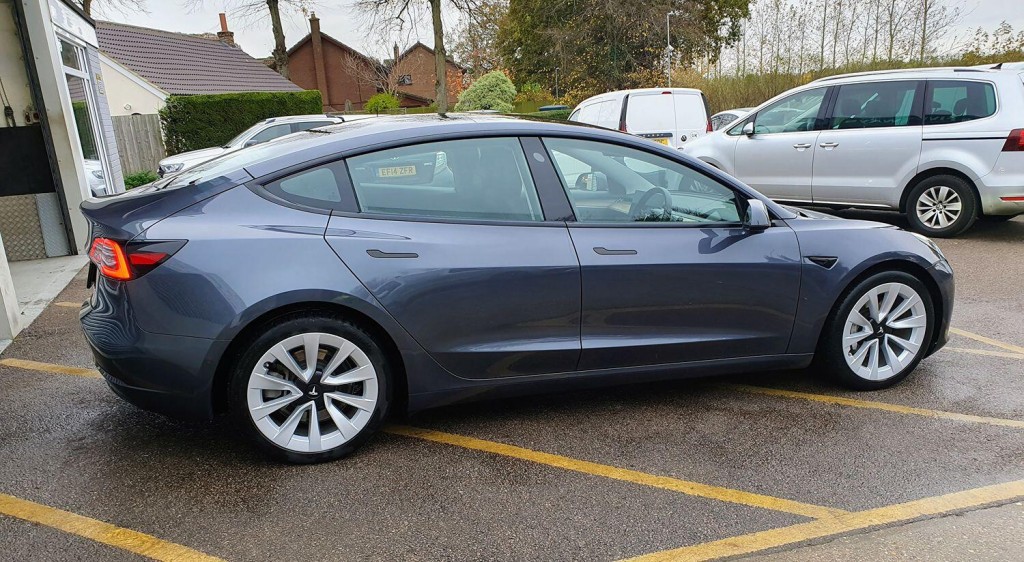 TESLA MODEL 3