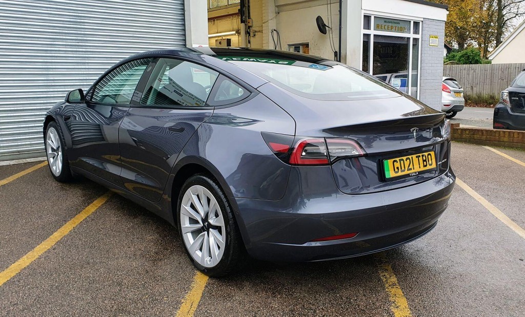 TESLA MODEL 3