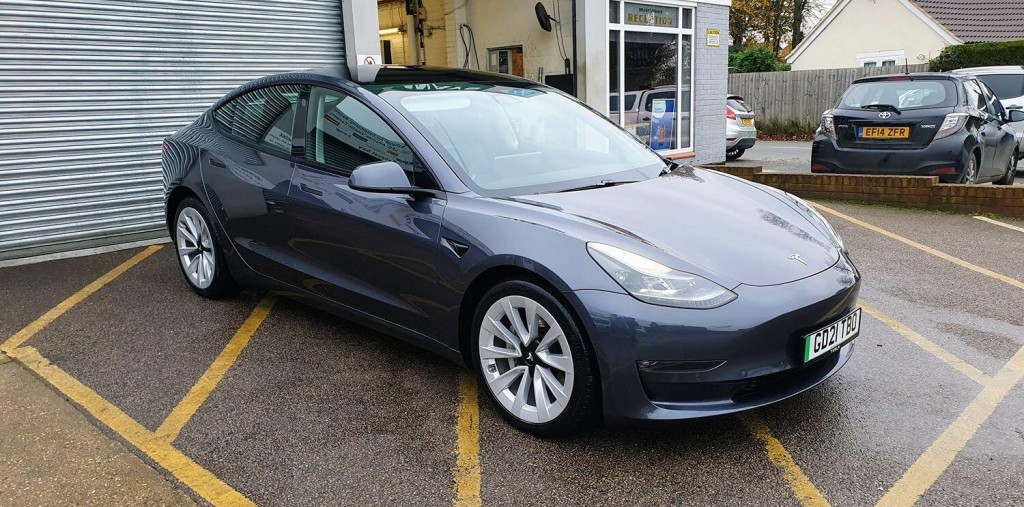 TESLA MODEL 3