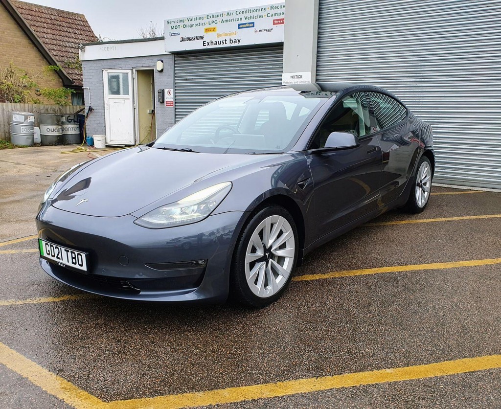 TESLA MODEL 3