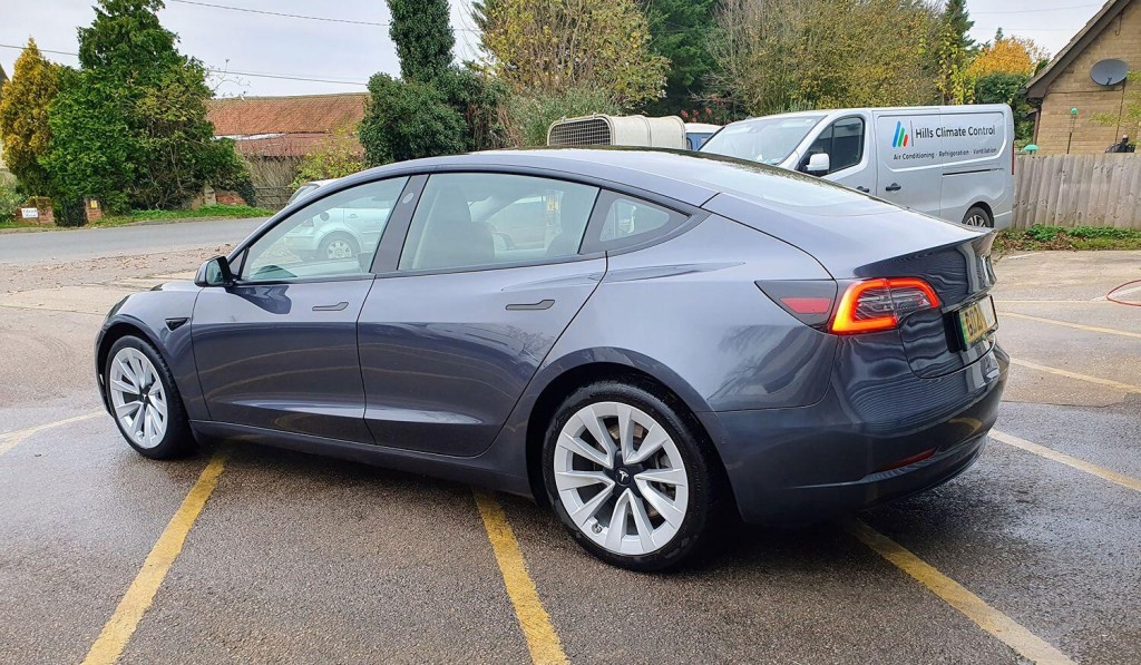 TESLA MODEL 3