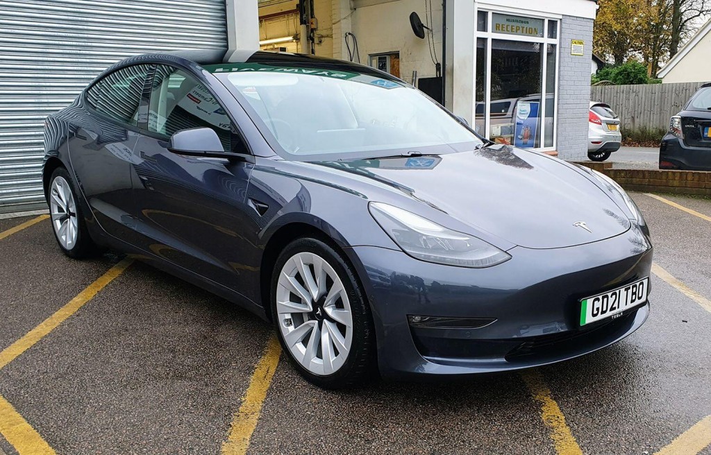 TESLA MODEL 3