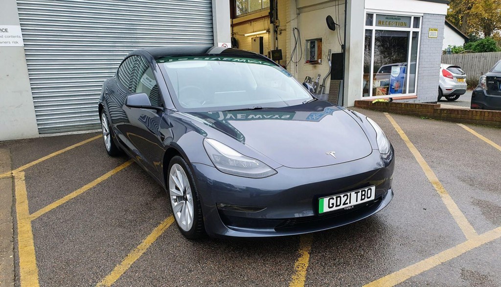 TESLA MODEL 3