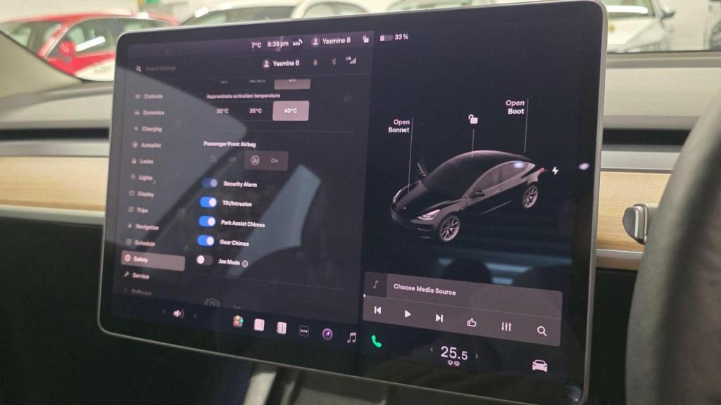 TESLA MODEL 3