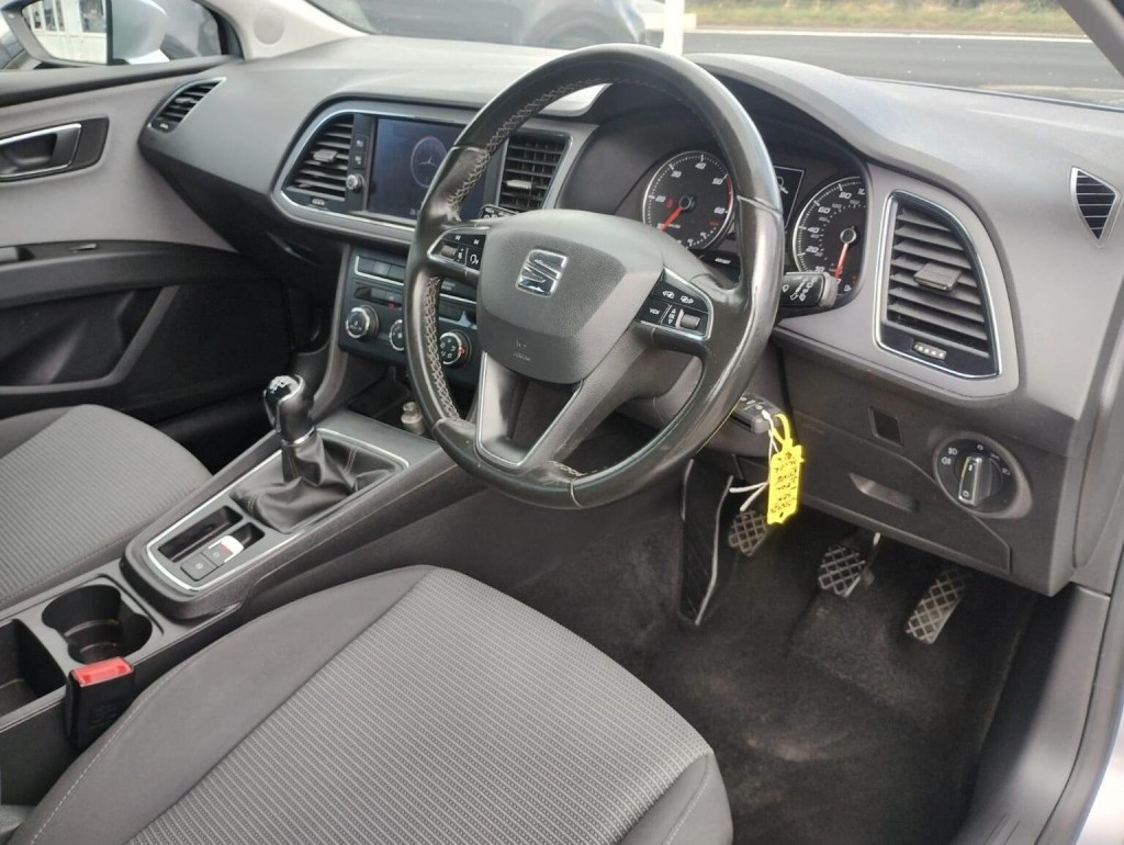 SEAT LEON