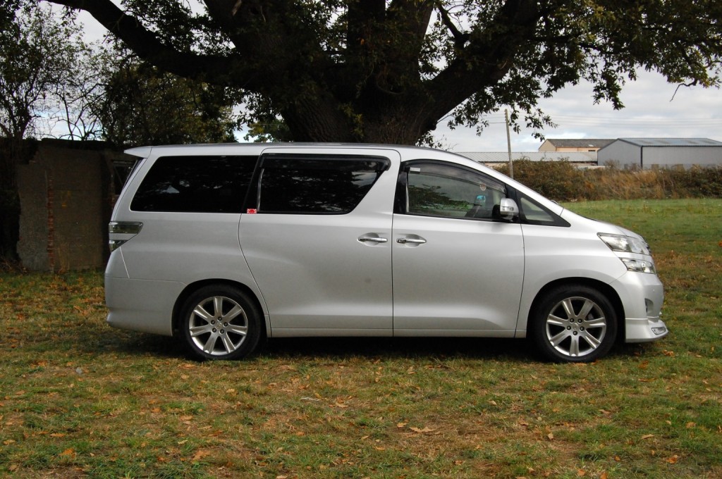 TOYOTA VELLFIRE