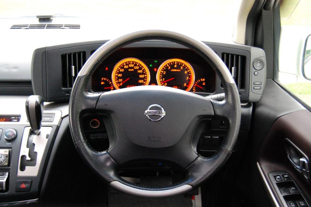 NISSAN ELGRAND