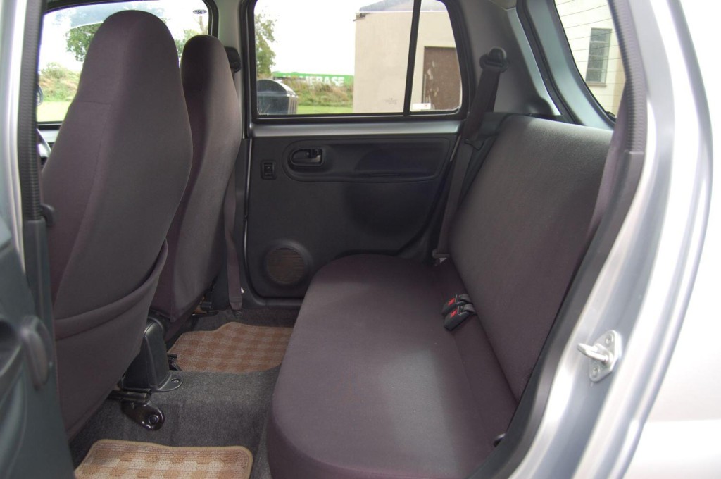 DAIHATSU ESSE