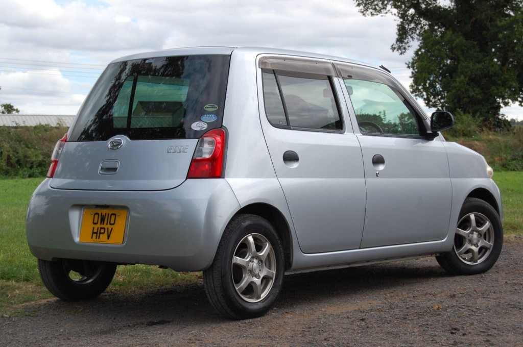 DAIHATSU ESSE