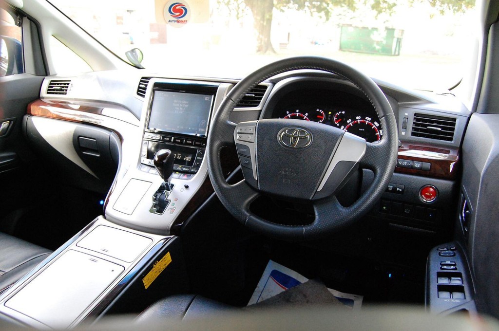 TOYOTA ALPHARD