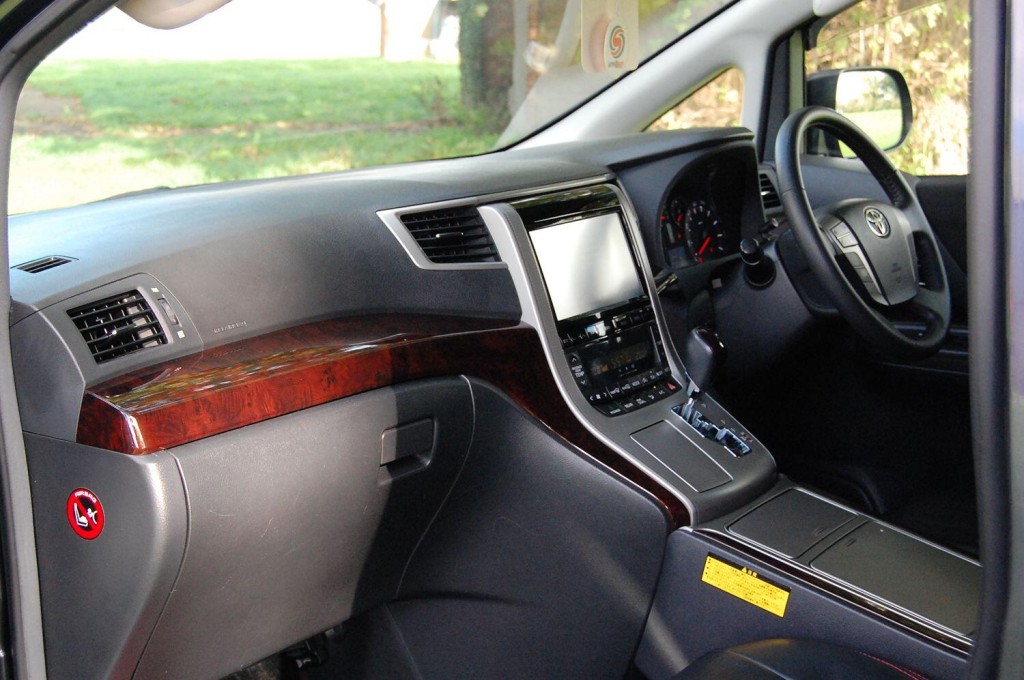 TOYOTA ALPHARD