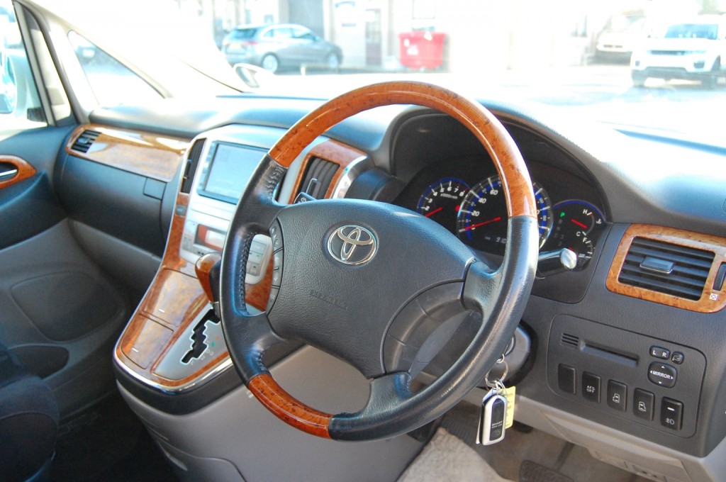 TOYOTA ALPHARD
