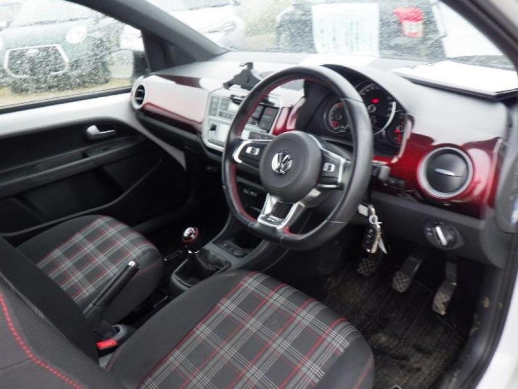VOLKSWAGEN UP