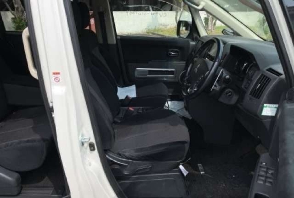 MITSUBISHI DELICA