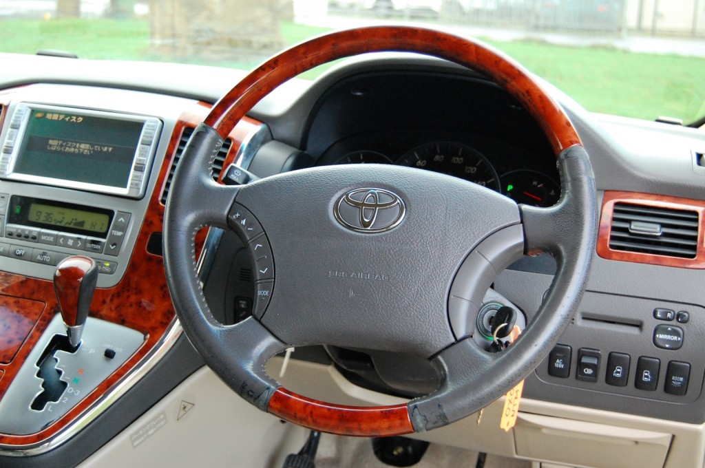 TOYOTA ALPHARD