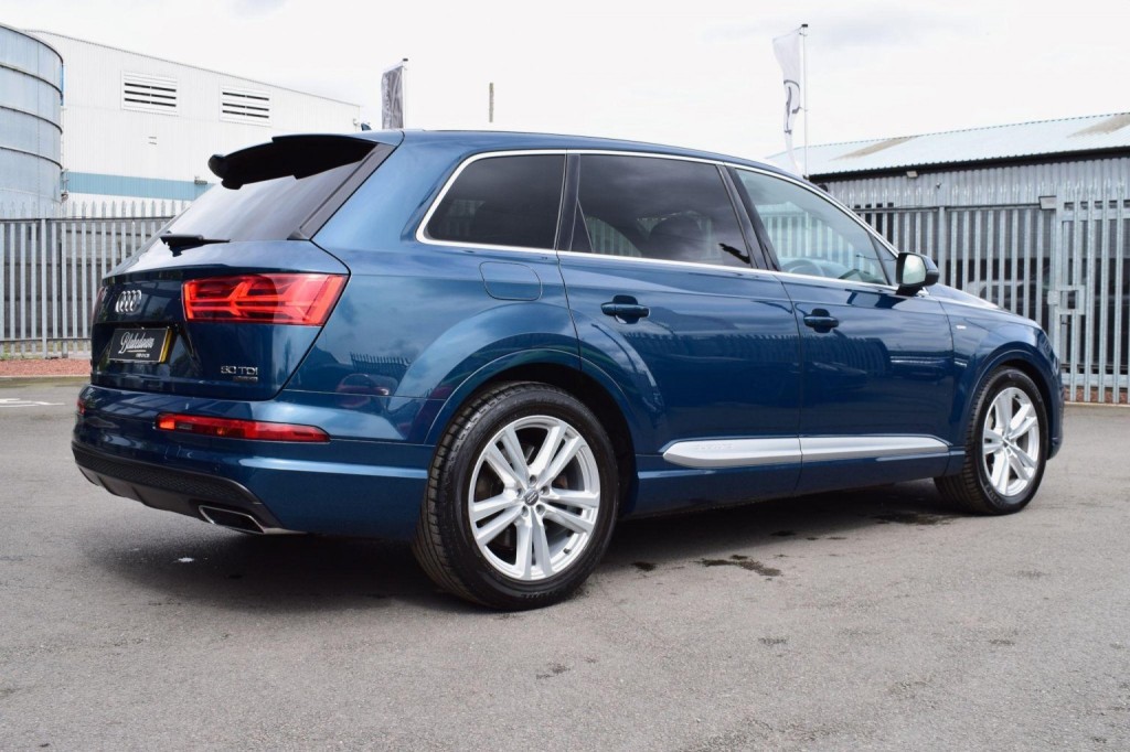 AUDI Q7