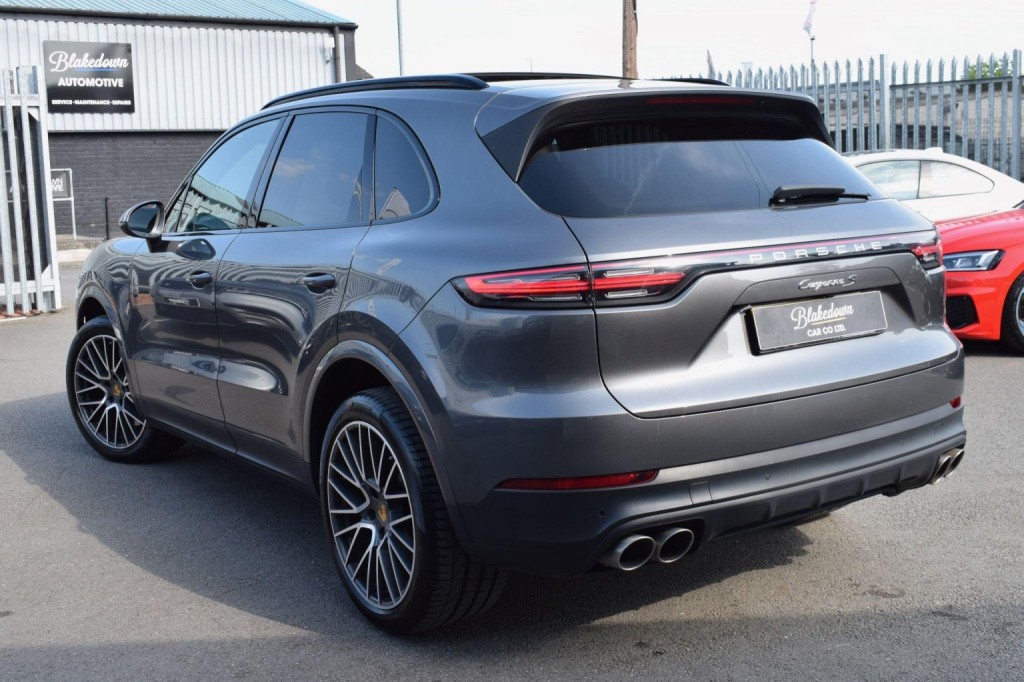 PORSCHE CAYENNE