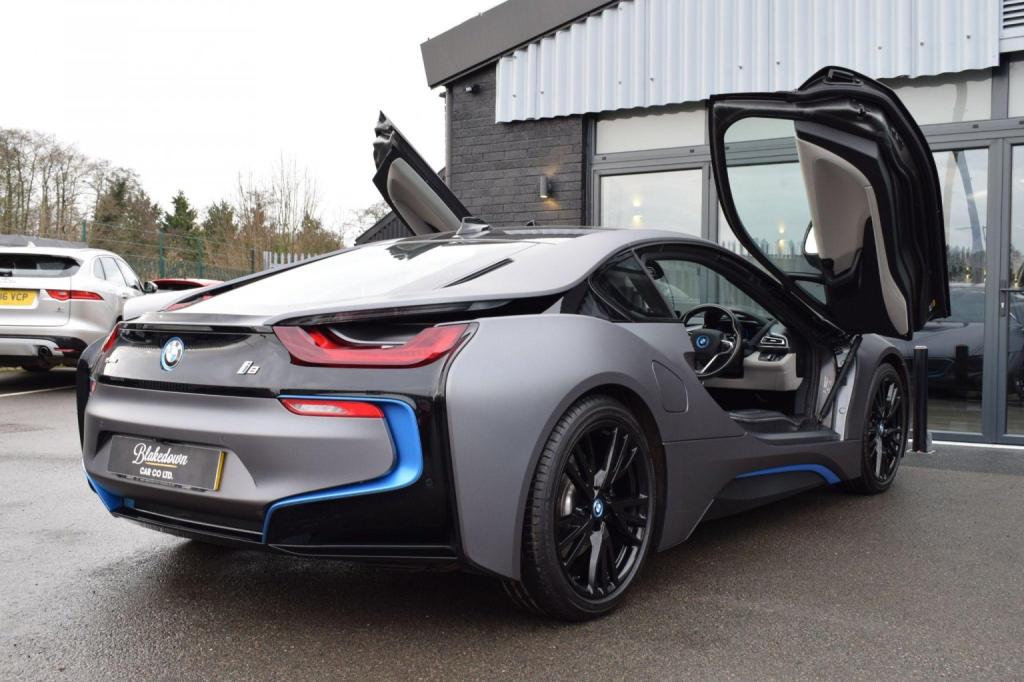 BMW I8