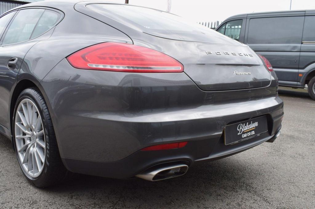 PORSCHE PANAMERA
