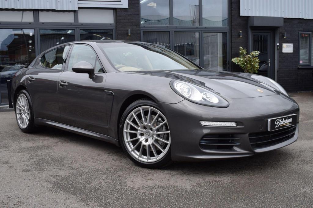 PORSCHE PANAMERA