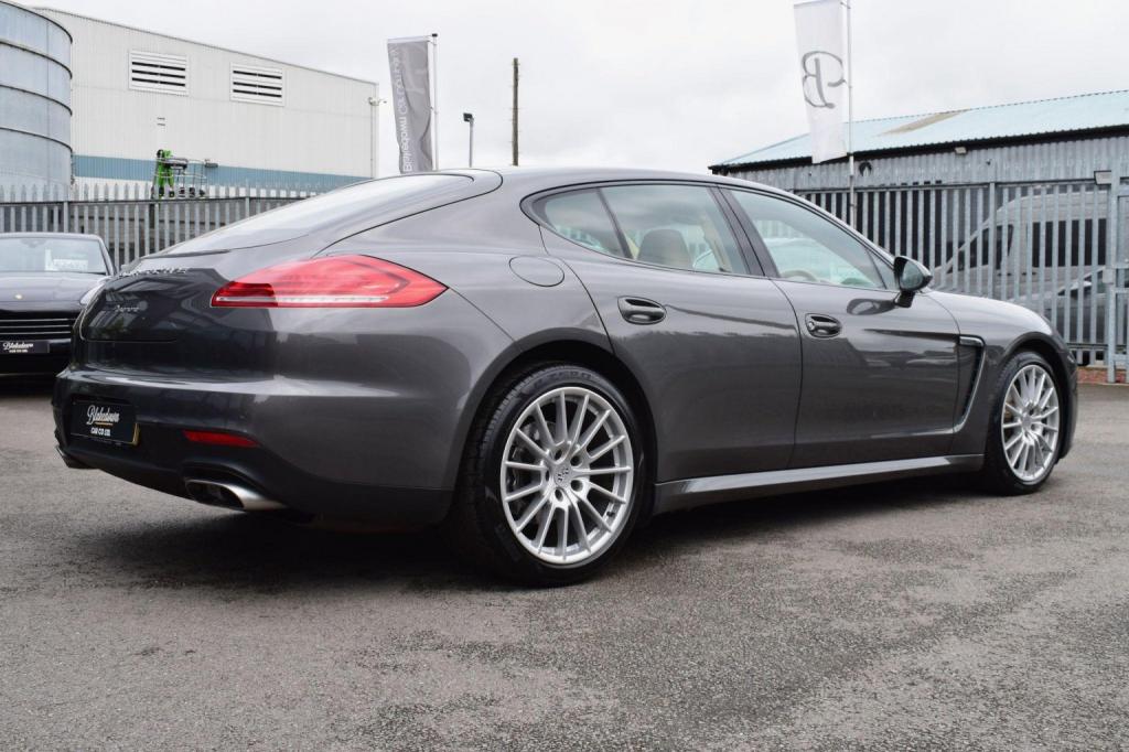 PORSCHE PANAMERA