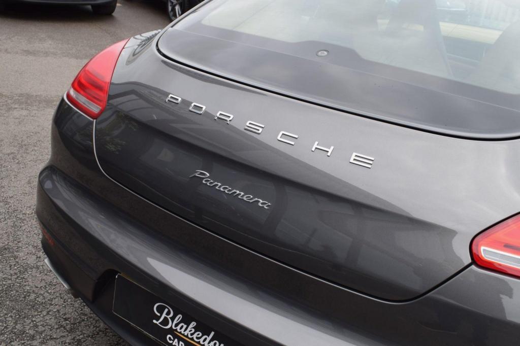 PORSCHE PANAMERA