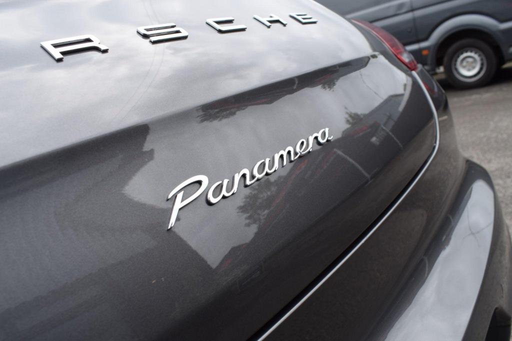 PORSCHE PANAMERA