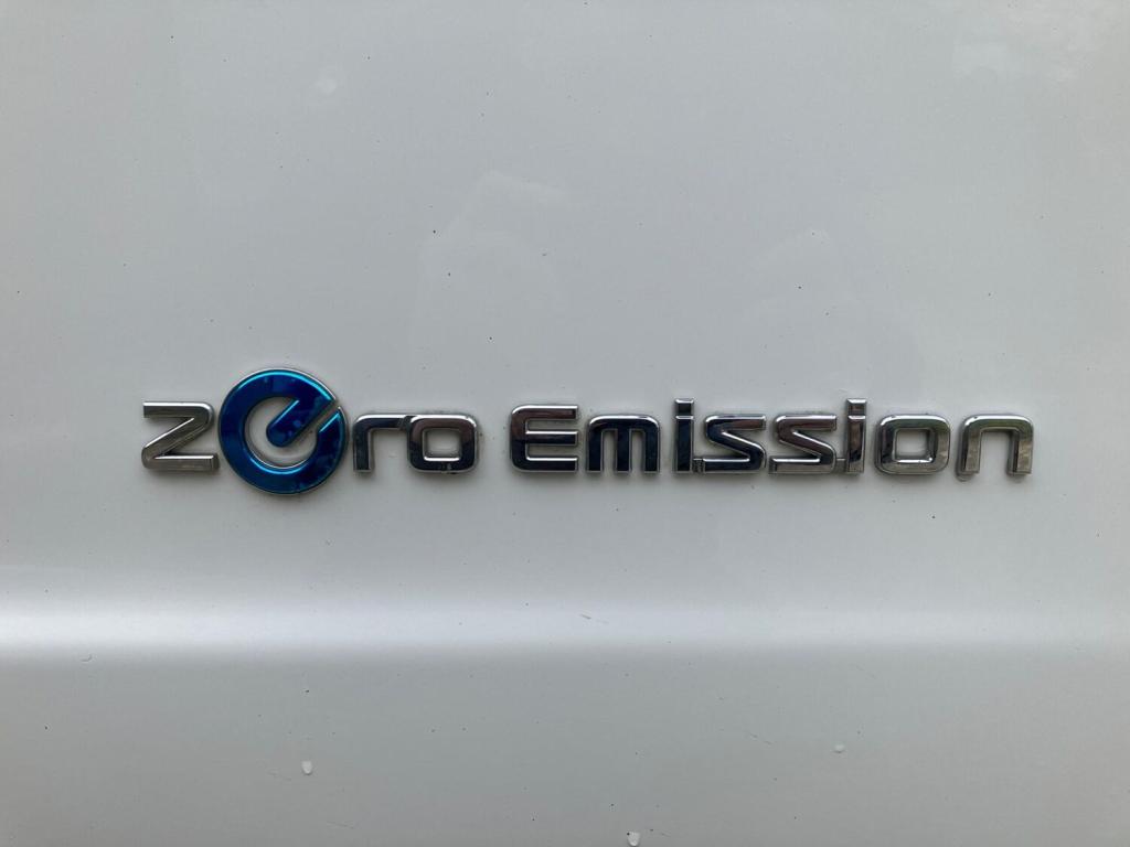 NISSAN E-NV200