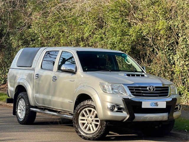 TOYOTA HILUX 3.0 D-4D Invincible Auto 4WD Euro 5 4dr