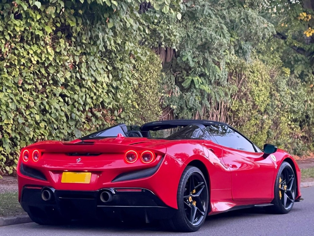 FERRARI F8 SPIDER