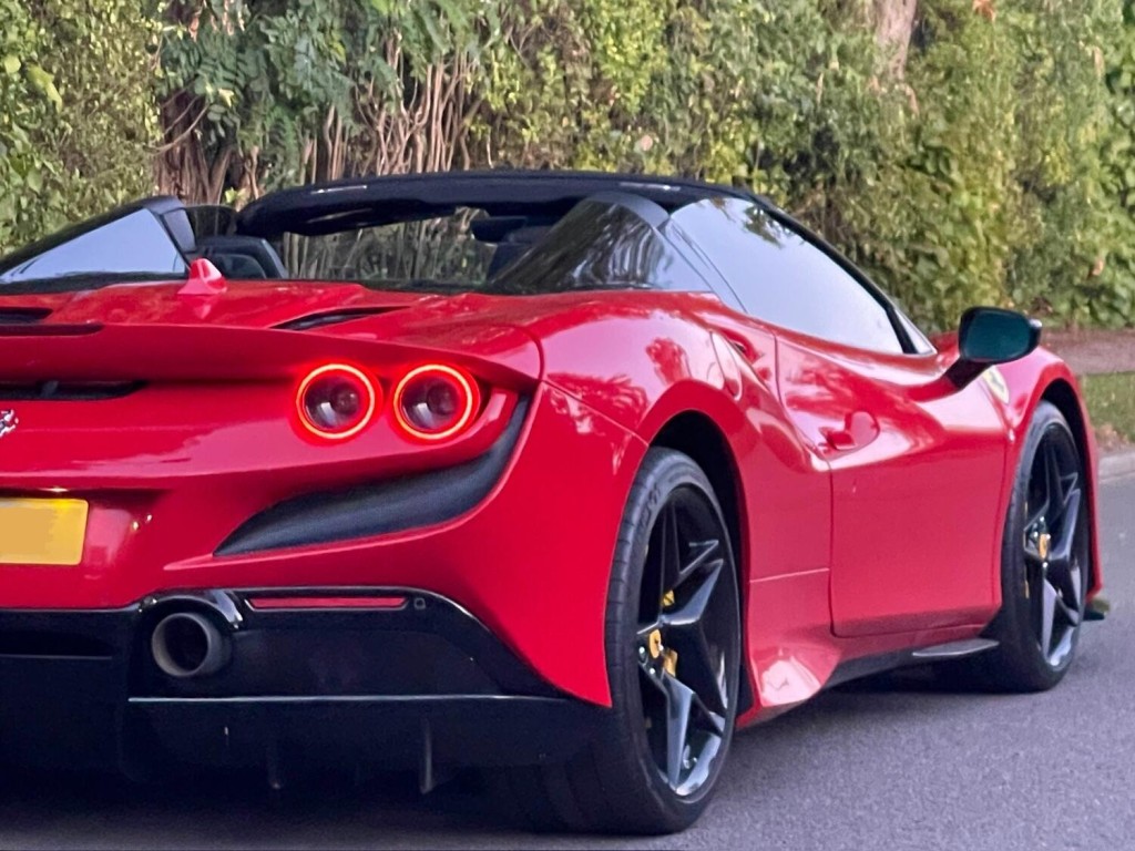 FERRARI F8 SPIDER