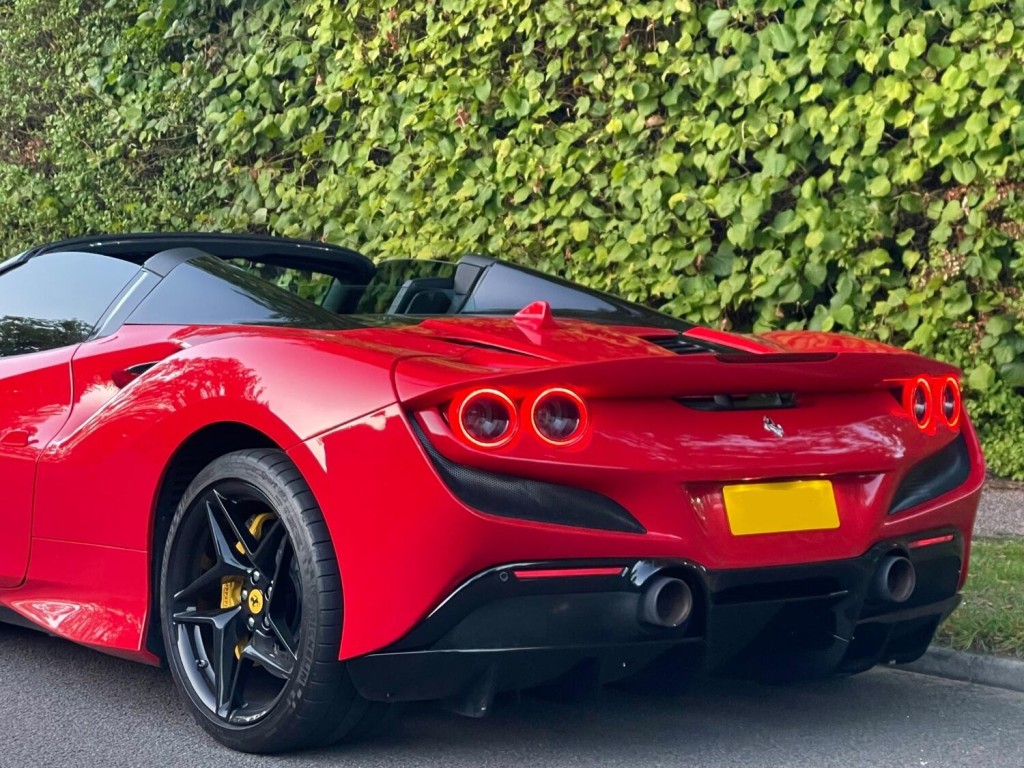 FERRARI F8 SPIDER