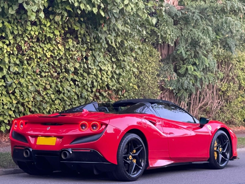 FERRARI F8 SPIDER
