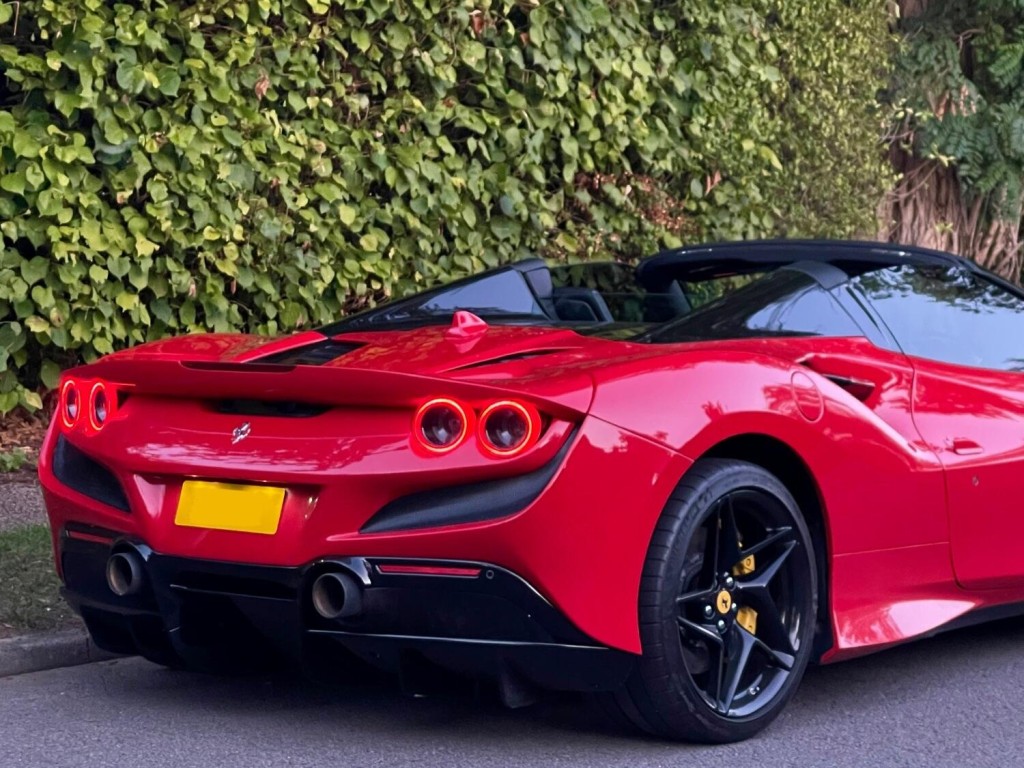 FERRARI F8 SPIDER